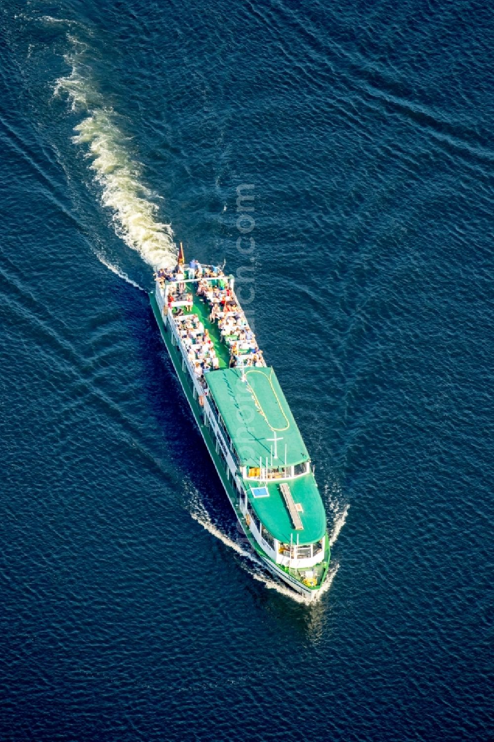 Essen from the bird's eye view: Passenger ship white fleet on lake Baldeny in Essen in the state North Rhine-Westphalia