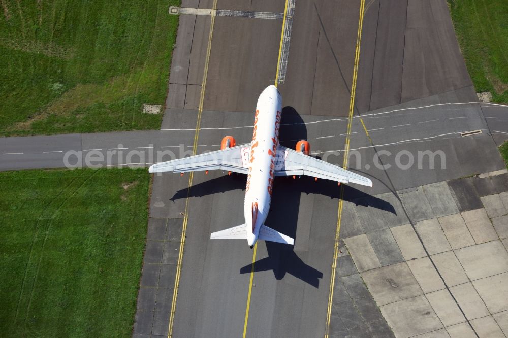 Schönefeld from above - Passenger - aircraft type Airbus A318-111 of airline Easy Jet on the runway to the starting point in Schönefeld in Brandenburg