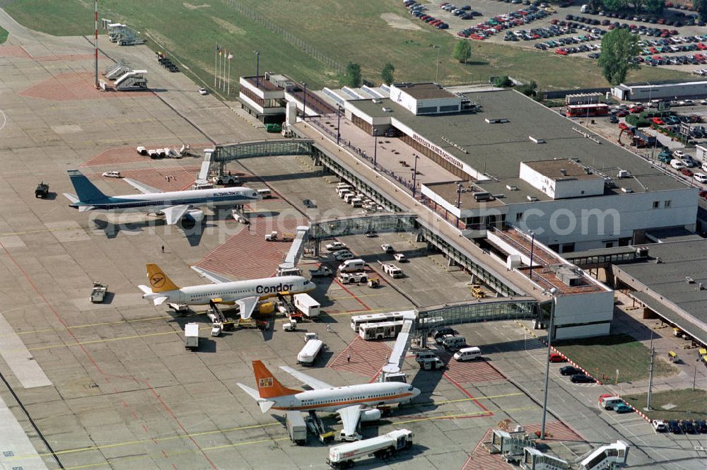 Schönefeld from above - Parking, passenger terminal and movement area fo the Schönefeld Airport