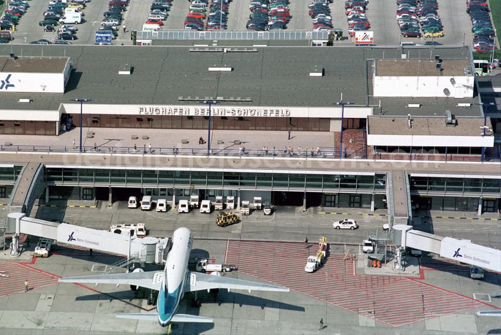 Aerial image Schönefeld - Parking, passenger terminal and movement area fo the Schönefeld Airport