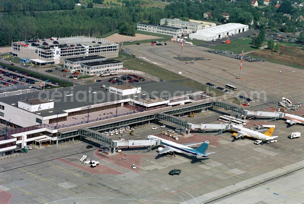 Aerial photograph Schönefeld - Parking, passenger terminal and movement area fo the Schönefeld Airport