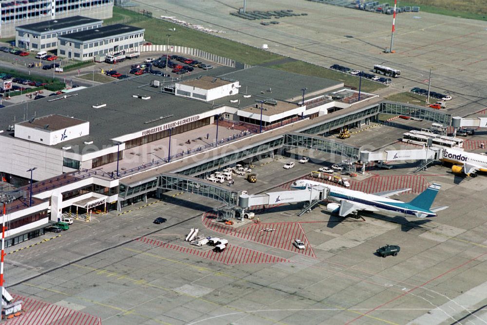 Schönefeld from above - Parking, passenger terminal and movement area fo the Schönefeld Airport