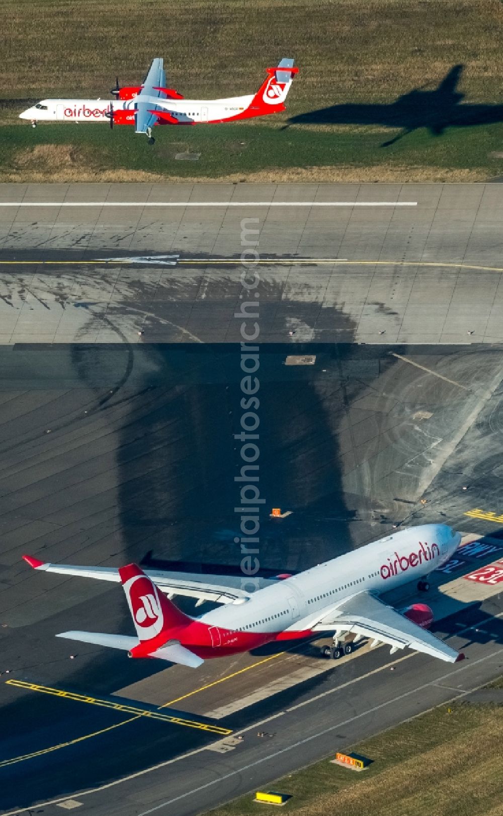 Aerial image Düsseldorf - Airliner- Passenger aircraft von Air Berlin rolling on the apron of the airport in the district Stadtbezirk 5 in Duesseldorf in the state North Rhine-Westphalia