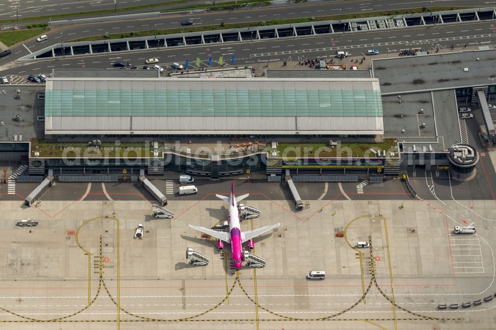 Aerial image Holzwickede - Passenger airplane Airbus A320 in parking position - parking area at the airport in Holzwickede in the state North Rhine-Westphalia, Germany