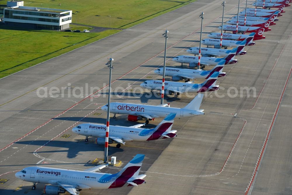 Schönefeld from the bird's eye view: Airliner- Passenger aircraft AIRBUS A319 - 320 of insolvent airline airberlin on the apron of the airport BER in Schoenefeld in the state Brandenburg, Germany