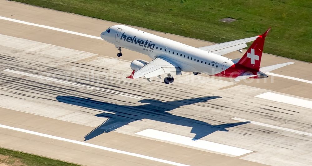 Düsseldorf from above - Airliner on the runway of the airport Duesseldorf in the state North Rhine-Westphalia