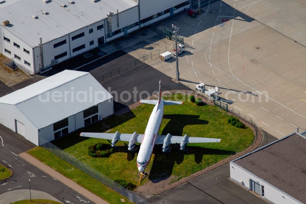 Aerial photograph Erfurt - Passenger airplane of Interflug als Ausstellungsstueck in parking position - parking area at the airport in the district Bindersleben in Erfurt in the state Thuringia, Germany