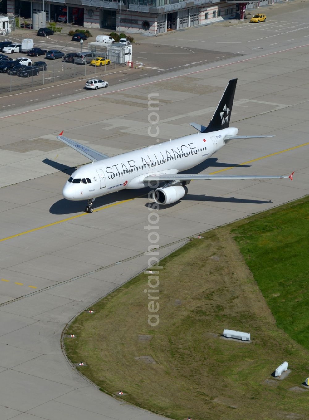 Stuttgart from the bird's eye view: Airliner- Passenger aircraft TC-JPF - Airbus A320-232 - Turkish Airlines Star Alliance Livery rolling on the apron of the airport in Stuttgart in the state Baden-Wuerttemberg