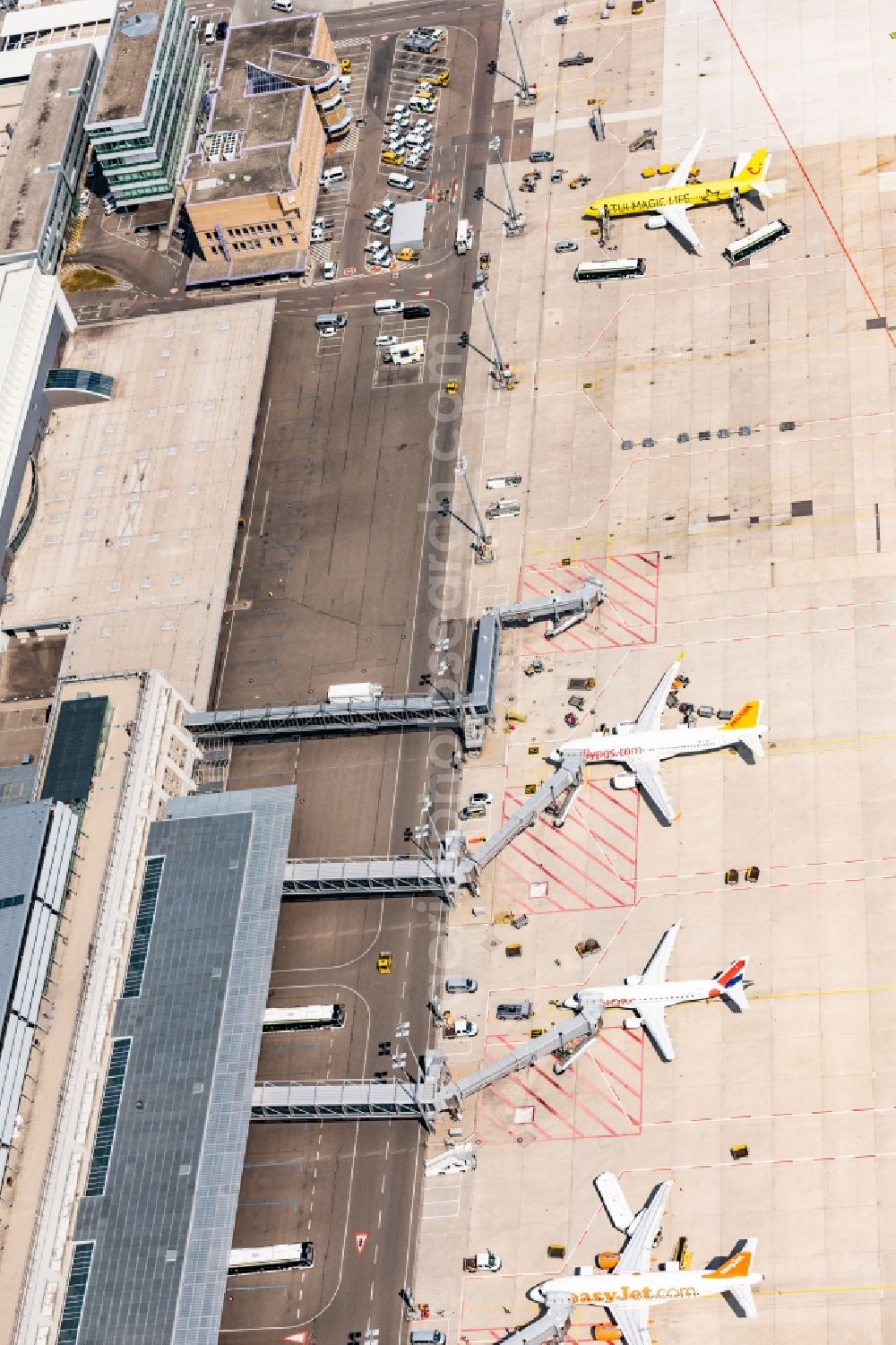 Stuttgart from the bird's eye view: Passenger airplane in parking position - parking area at the airport in Stuttgart in the state Baden-Wurttemberg, Germany