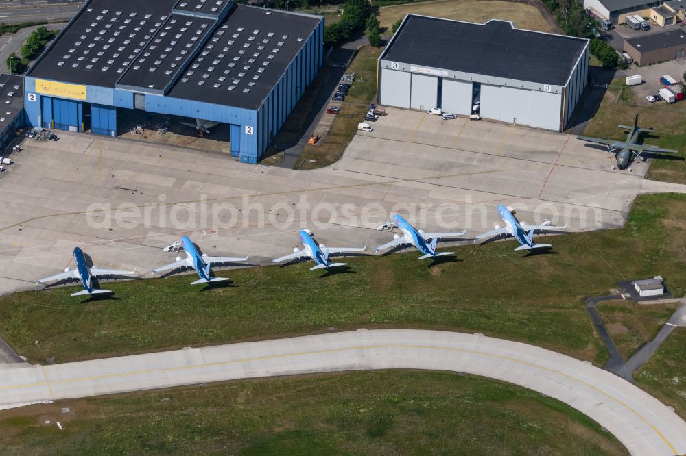 Aerial image Langenhagen - Passenger airplane of the Fluggesellschaft TUI of Typs Boeing 737 in parking position - parking area at the airport in Langenhagen in the state Lower Saxony, Germany