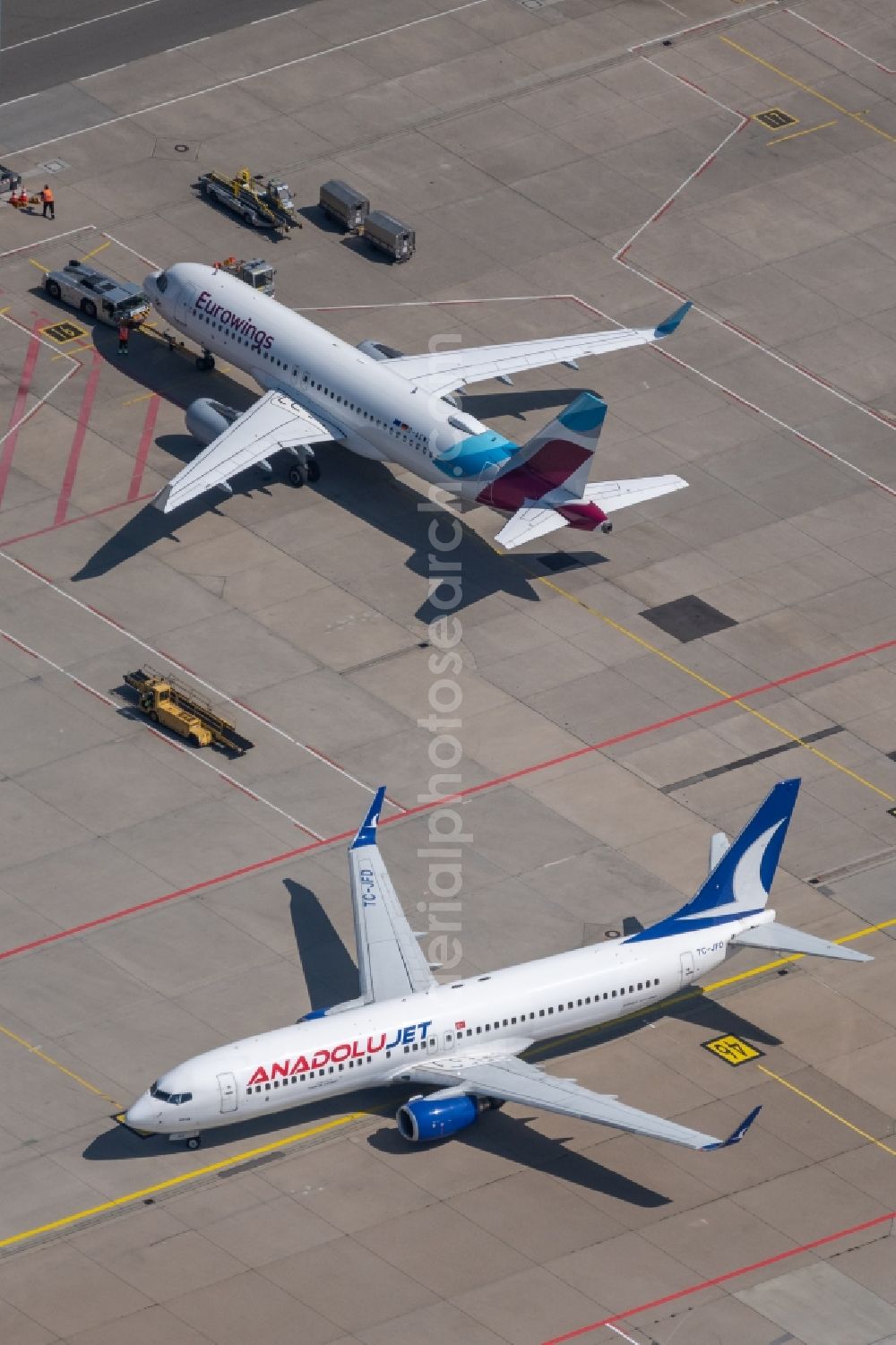 Filderstadt from the bird's eye view: Passenger airplanes in parking position - parking area at the airport in Stuttgart in the state Baden-Wuerttemberg, Germany