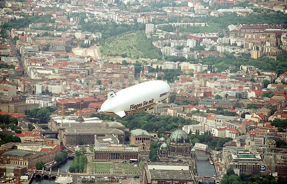 Berlin/ Tiergarten from the bird's eye view: 