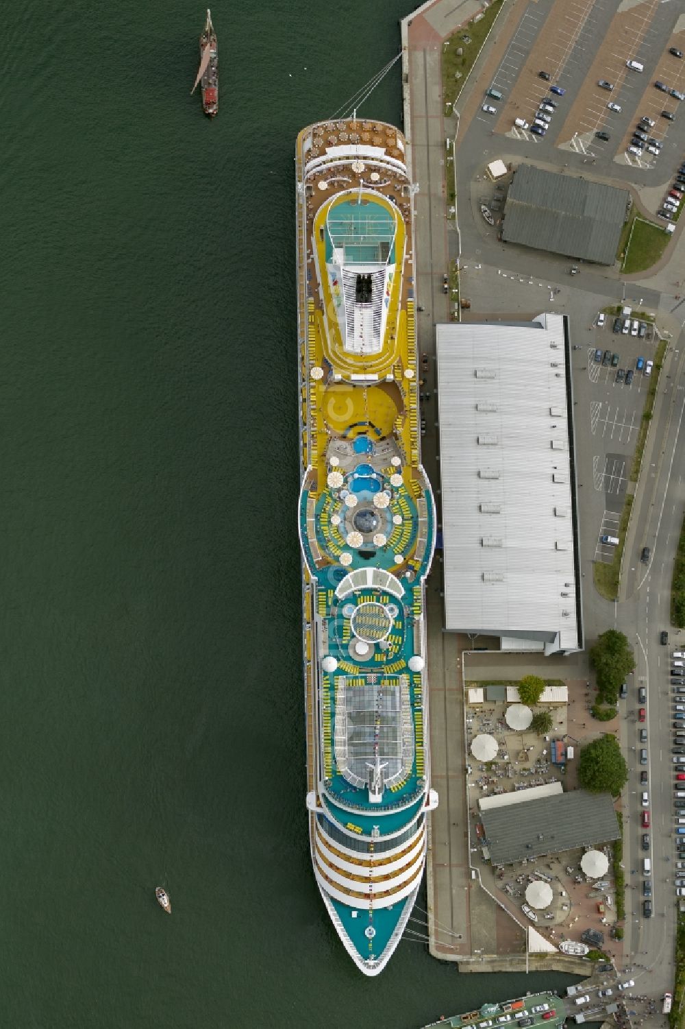 Aerial photograph Rostock / Warnemünde - Passenger ship AIDAblu, a cruise ship of AIDA Cruises in the port of Warnemünde, Rostock in Mecklenburg-Vorpommern. The ship was built in 2008 by Meyer Werft