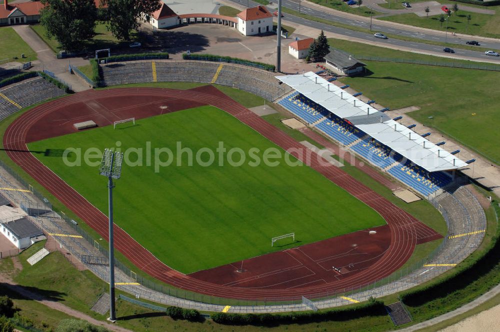 Dessau-Roßlau from above - Blick auf das Paul-Greifzu-Stadion. Eigentümer des Stadions mit einer Kapazität von 20.000 Plätzen, ist die Stadt Dessau-Roßlau. Das Stadion ist Heimstätte der Vereine SV Dessau 05 und LAC Dessau. Kontakt: Tel. +49(0)340 8822020, Email: info@lac-dessau.de