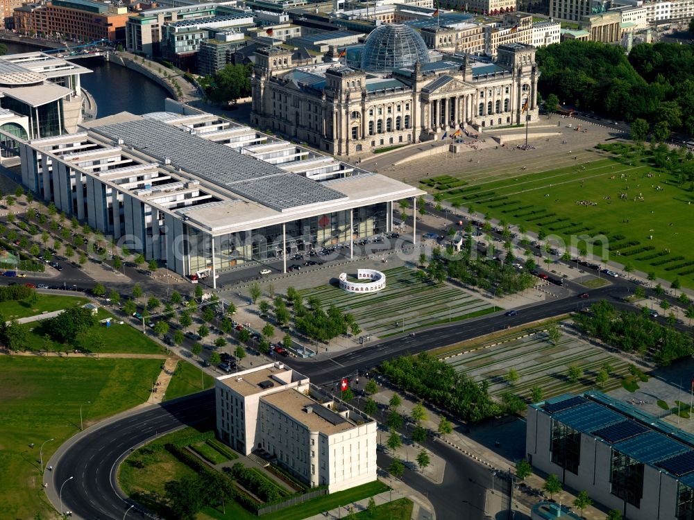 Aerial photograph Berlin - Paul Loebe Haus in Berlin Tiergarten. The Paul Loebe House is a functional building in modern architectural style of the German Bundestag in Berlin's government district