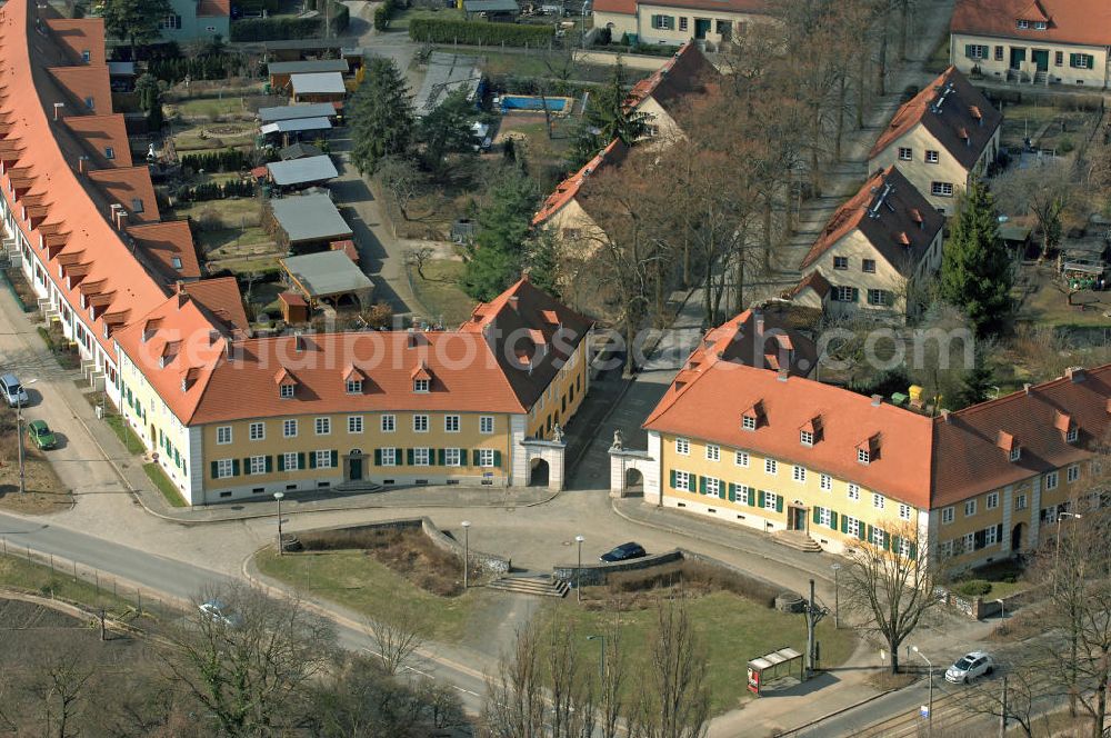 Aerial image Frankfurt (Oder) - Blick auf die untere Ende der Wohnsiedlung Paulinenhof mit dem Kießlingplatz als Zugang. Die Siedlung wurde vom Oberbaurat der Reichsbahndirektion Köln, Martin Kießling, konzipiert und entstand in den Jahren 1922-1925. View of the upper end of the housing development Paulinenhof with the Kiesslingplatz as entrance. The settlement was designed by the town planner of the railroad administration Cologne Martin Kießling and was built in the years 1922-1925.