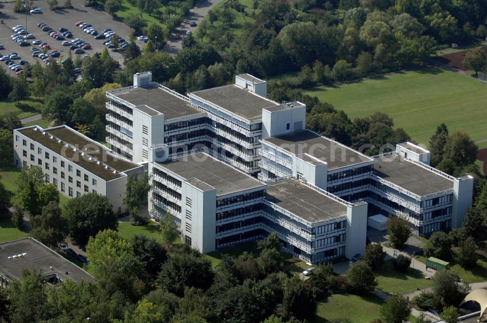 Aerial image LUDWIGSBURG - Blick auf die Pädagogische Hochschule Ludwigsburg. Die Pädagogische Hochschule Ludwigsburg ist eine den Universitäten gleichgestellte Hochschule in Ludwigsburg. Das Studienangebot umfasst Lehramtsstudiengänge, Diplomstudiumgang Erziehungswissenschaften, Magisterstudiengänge, Bachelorstudiengänge und Masterstudiengänge. Ludwigsburg ist eine Stadt in Baden-Württemberg, etwa zwölf Kilometer nördlich der Stuttgarter Innenstadt. Sie ist die Kreisstadt und größte Stadt des Landkreises Ludwigsburg, sowie nach Esslingen am Neckar die zweitgrößte Mittelstadt Baden-Württembergs. Kontakt: Pädagogische Hochschule Ludwigsburg, Reuteallee 46, 71634 Ludwigsburg, Tel. +49 (0)7141 140 0, Fax +49 (0)7141 140 434