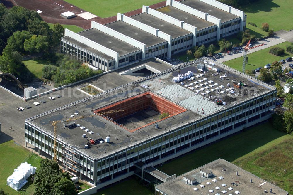 Aerial photograph LUDWIGSBURG - Blick auf Modernisierungsarbeiten auf dem Gelände der Pädagogischen Hochschule Ludwigsburg. Die Pädagogische Hochschule Ludwigsburg ist eine den Universitäten gleichgestellte Hochschule in Ludwigsburg. Das Studienangebot umfasst Lehramtsstudiengänge, Diplomstudiumgang Erziehungswissenschaften, Magisterstudiengänge, Bachelorstudiengänge und Masterstudiengänge. Ludwigsburg ist eine Stadt in Baden-Württemberg, etwa zwölf Kilometer nördlich der Stuttgarter Innenstadt. Sie ist die Kreisstadt und größte Stadt des Landkreises Ludw???????????????????????????????????????????????????????????????????????????????????????????????????????????????????????????????????????????????????????????????????????????????????????????????????????????????????????