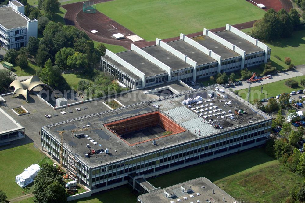 LUDWIGSBURG from above - Blick auf Modernisierungsarbeiten auf dem Gelände der Pädagogischen Hochschule Ludwigsburg. Die Pädagogische Hochschule Ludwigsburg ist eine den Universitäten gleichgestellte Hochschule in Ludwigsburg. Das Studienangebot umfasst Lehramtsstudiengänge, Diplomstudiumgang Erziehungswissenschaften, Magisterstudiengänge, Bachelorstudiengänge und Masterstudiengänge. Ludwigsburg ist eine Stadt in Baden-Württemberg, etwa zwölf Kilometer nördlich der Stuttgarter Innenstadt. Sie ist die Kreisstadt und größte Stadt des Landkreises Ludw???????????????????????????????????????????????????????????????????????????????????????????????????????????????????????????????????????????????????????????????????????????????????????????????????????????????????????