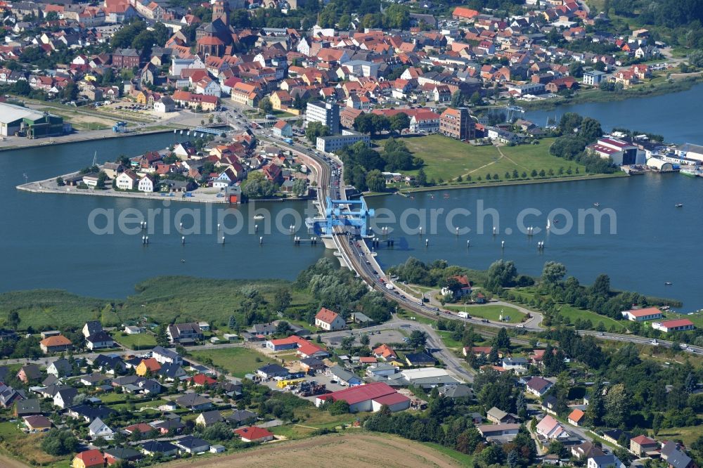 Aerial photograph Wolgast - View of the Peene Bridge in Wolgast in the state Mecklenburg-Vorpommern. The Peene Bridge is a bascule bridge and crosses the Peenestream. The bridge bears the name Bridge of friendship