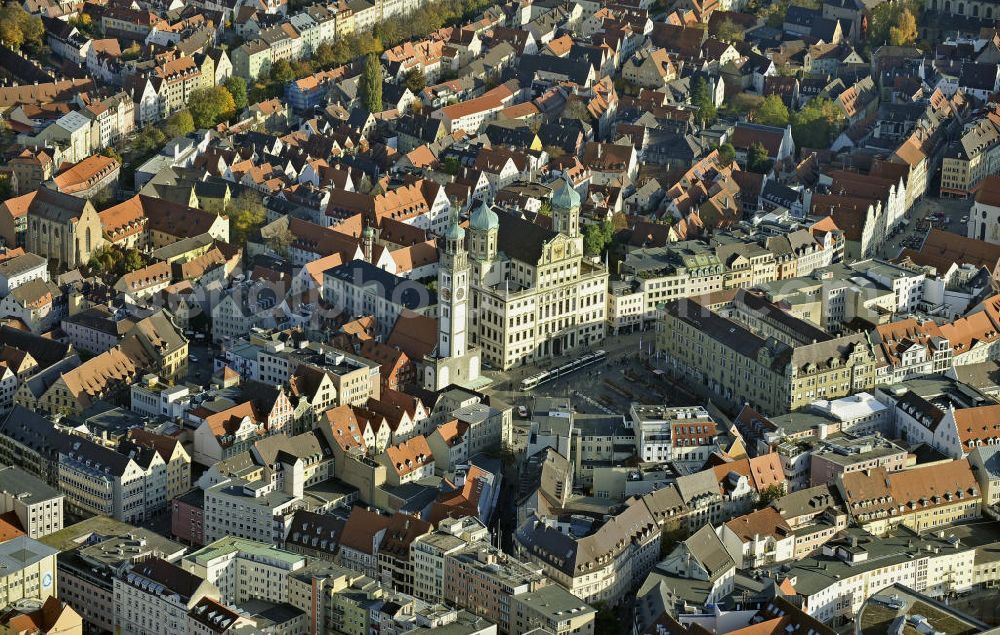 Augsburg from above - Der Perlachturm und das Augsburger Rathaus in der Innenstadt. Das Ensemble gilt als das Wahrzeichen der Stadt Augsburg. The Perlachturm and the Augsburg town hall in the city center.