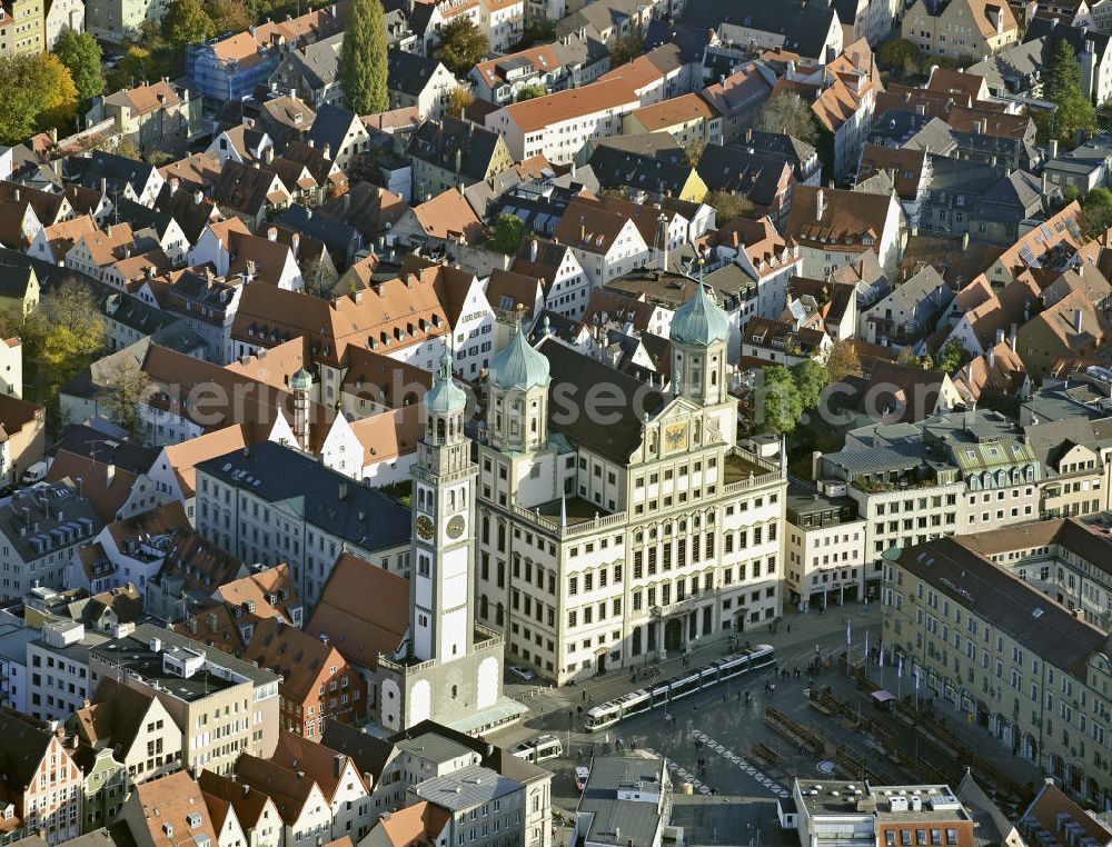 Aerial image Augsburg - Der Perlachturm und das Augsburger Rathaus in der Innenstadt. Das Ensemble gilt als das Wahrzeichen der Stadt Augsburg. The Perlachturm and the Augsburg town hall in the city center.