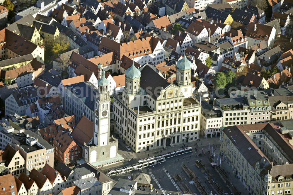 Aerial photograph Augsburg - Der Perlachturm und das Augsburger Rathaus in der Innenstadt. Das Ensemble gilt als das Wahrzeichen der Stadt Augsburg. The Perlachturm and the Augsburg town hall in the city center.