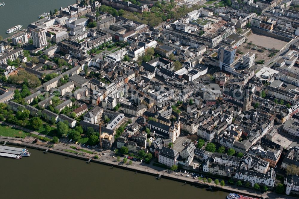 Koblenz from above - Peter-Altmeier embankment on the river Mosel in Koblenz in the state of Rhineland-Palatinate. There are several residential buildings and estates as well as a water front located on the Southern riverbank. This part of Koblenz mostly consists of historic buildings and residential buildings. The left Rhine riverbank can be seen in the background