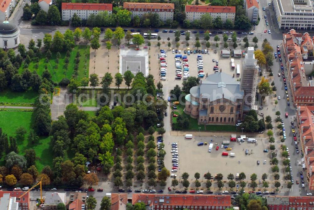 Aerial image Potsdam - Blick auf die Peter- und Pauls-Kirche. Am östlichen Ende der Brandenburger Straße steht der monumentale Kirchenbau, der den Bassinplatz im Zentrum Potsdams beherrscht. Mitte des 19. Jahrhunderts wuchs die Gemeinde der Potsdamer Katholiken, für die Friedrich Wilhelm IV. dem berühmten Kirchenbaumeister Friedrich August Stüler den Auftrag erteilte, eine Kirche zu entwerfen.