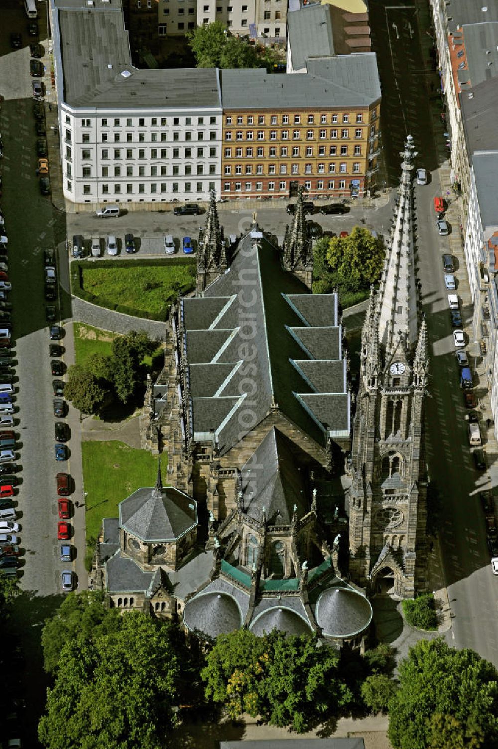 Aerial photograph Leipzig - Leipzig 06.09.2010 Blick auf die evangelisch-lutherische Peterskirche. Die Kirche wurde 1885 eingeweiht und besitzt mit 88 m den höchsten Kirchturm der Stadt. View of the Evangelical Lutheran Church of St. Peter. The church was consecrated in 1885 and has with 88 m the highest church tower in the city.