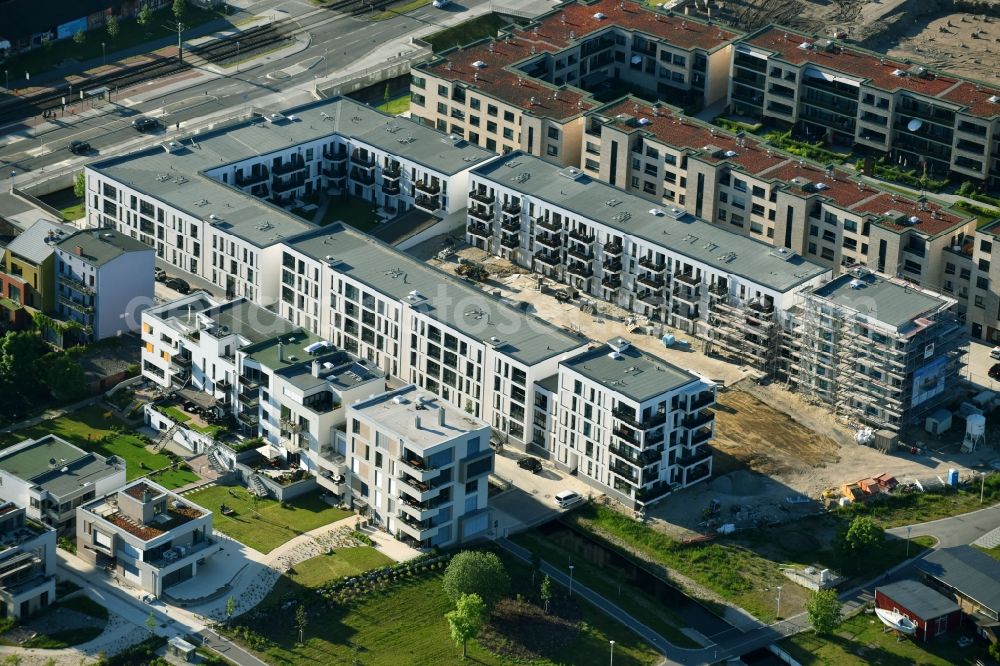 Rostock from above - Residential area of a multi-family house settlement Wohnen on Warnowufer in Petriviertel in Rostock in the state Mecklenburg - Western Pomerania, Germany