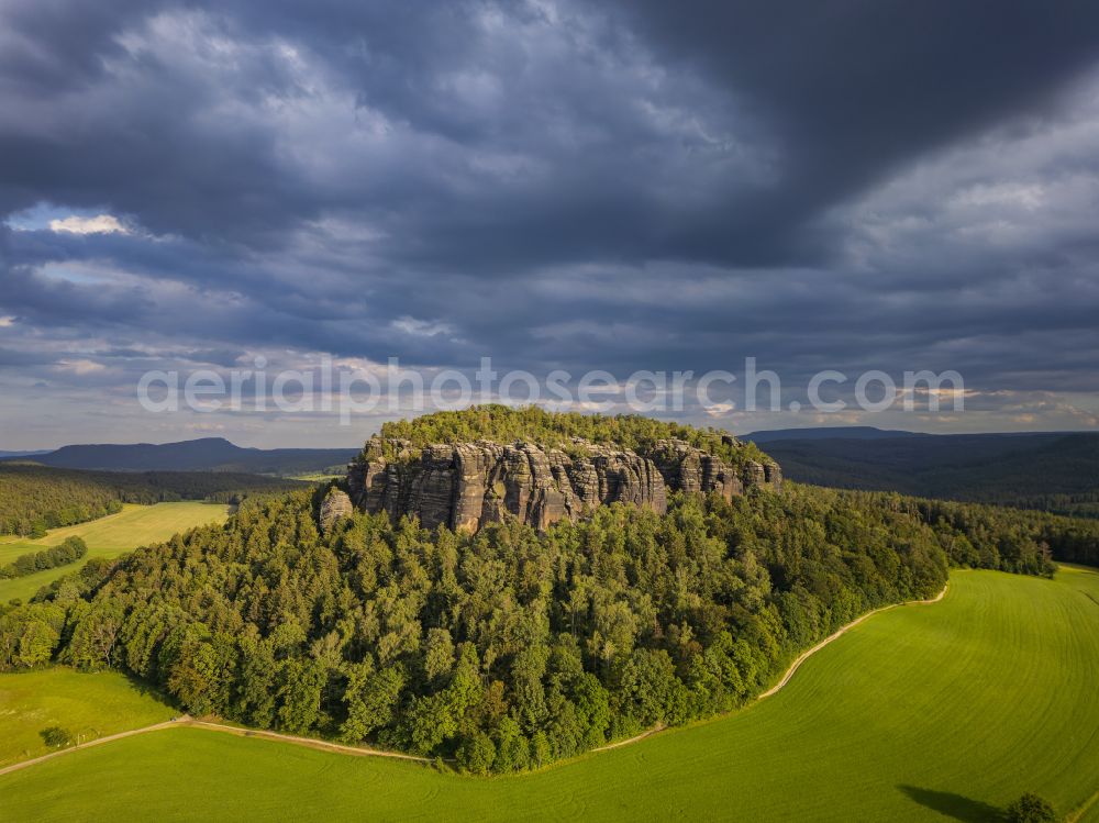 Königstein from the bird's eye view: The Pfaffenstein, also known as Jungfernstein, is a high table mountain in the Elbe Sandstone Mountains in Pfaffendorf in Saxon Switzerland in the federal state of Saxony, Germany