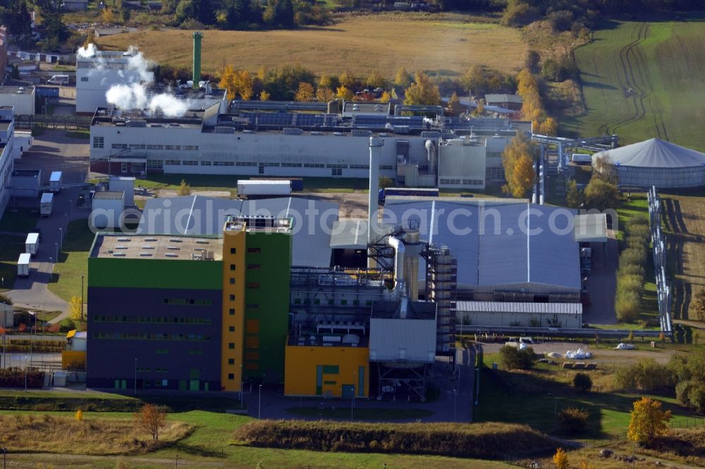 Aerial photograph Stavenhagen - View at the Pfanni factory premises and the company own power plant in Stavenhagen in the federal state Mecklenburg-Vorpommern. The Pfanni GmbH & Co. OHG is a German food company headquartered in Stavenhagen, which is specialized in the manufacture of kitchen-ready potato products. The power plant was built for the power and heating supply of the Pfanni company and is operated with alternative fuels. Operator is the Nehlsen Heizkraftwerke GmbH & Co.KG