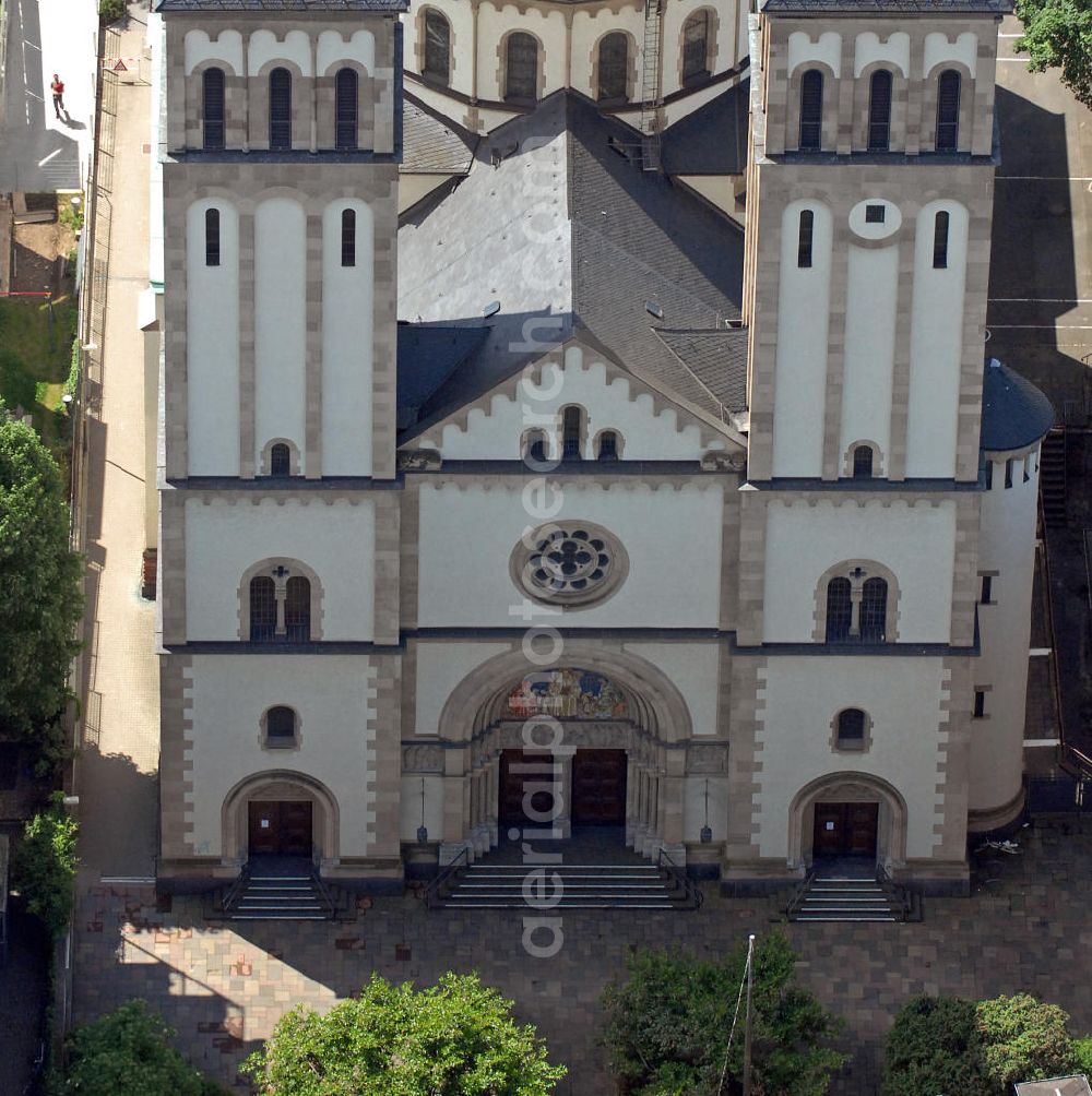 Frankfurt am Main from above - Blick auf die Pfarrkirche der katholischen Gemeinde St. Bernhard in der Koselstraße in Frankfurt am Main. View of the church of the Catholic parish of St. Bernard in the Kosel street in Frankfurt am Main.