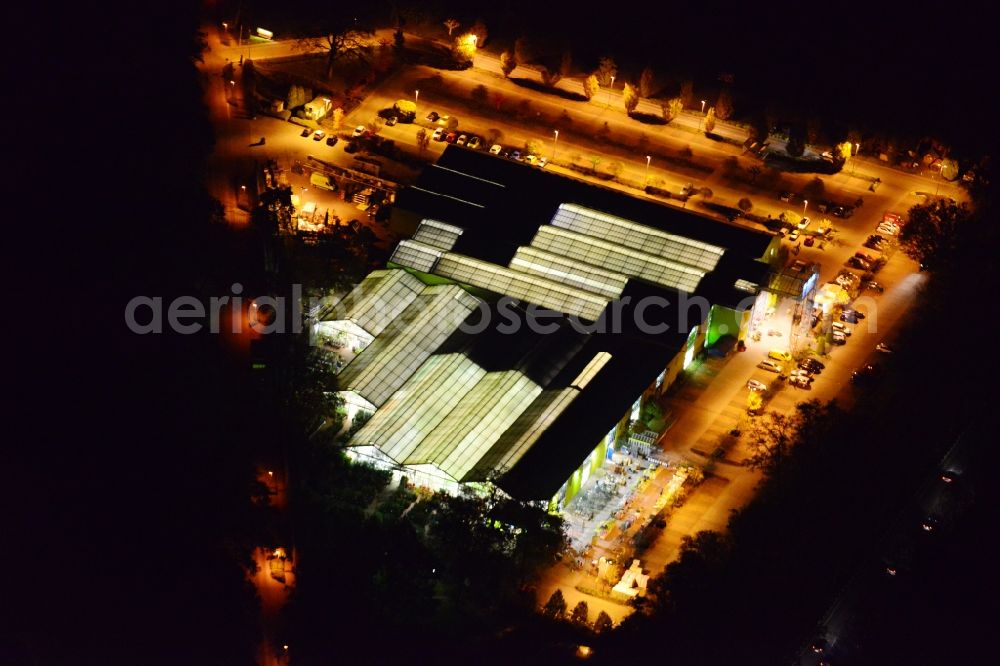 Aerial photograph Hoppegarten - Pflanzen Koelle in Hoppegarten at the Bollensdorfer Weg by night in the state of Brandenburg