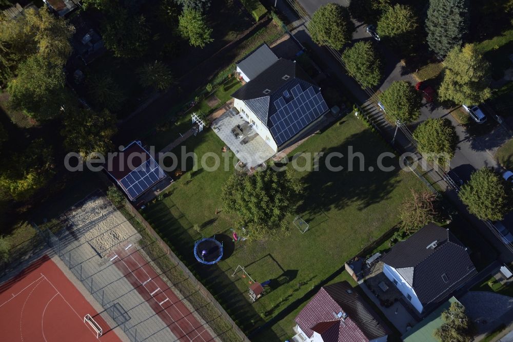 Aerial image Berlin - Photovoltaic solar systems in the residential area of a residential estate in Berlin Kaulsdorf