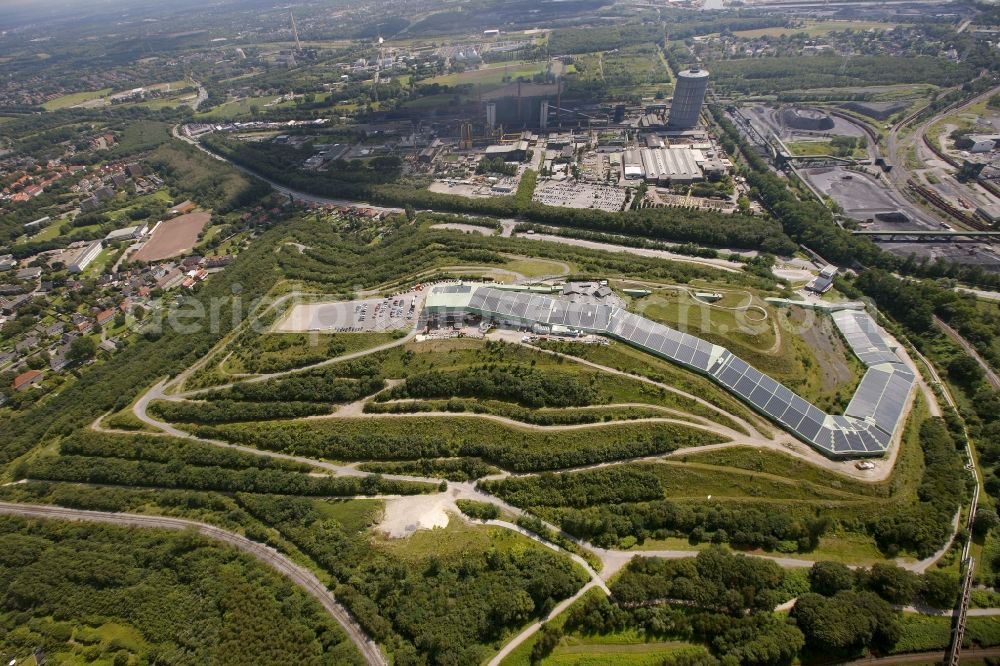 Bottrop from the bird's eye view: Photovoltaic system - solar power plant on the roof of the summer toboggan run on the heap in Bottrop in North Rhine-Westphalia