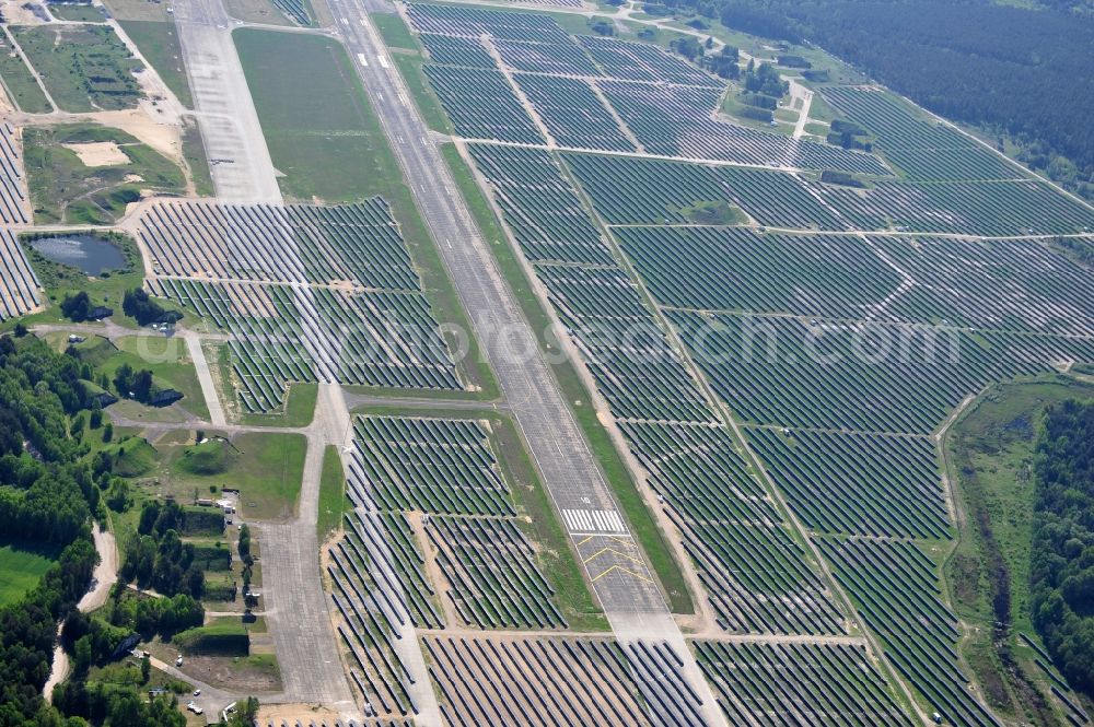 Aerial image Eberswalde - Finowfurt - View of the almost fully assembled solar fields of the new solar power plant Finow Tower. The hybrid solar AG is currently building on the former military airport, a solar power plant