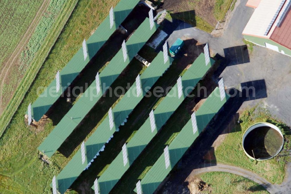 Willingshausen from the bird's eye view: Blick auf eine Wolfgang Gerbere Photovoltaik- anlage im Ortsteil Wasenberg. Kaisinger Horst u. Christiane, Am alten Pflaster 2, 34628 Willingshausen, 06691-2943