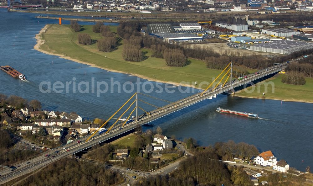 Aerial photograph Duisburg - Pylons of the motorway bridge over the Rhine crossing Beekerwerth the A42 motorway in Duisburg in North Rhine-Westphalia