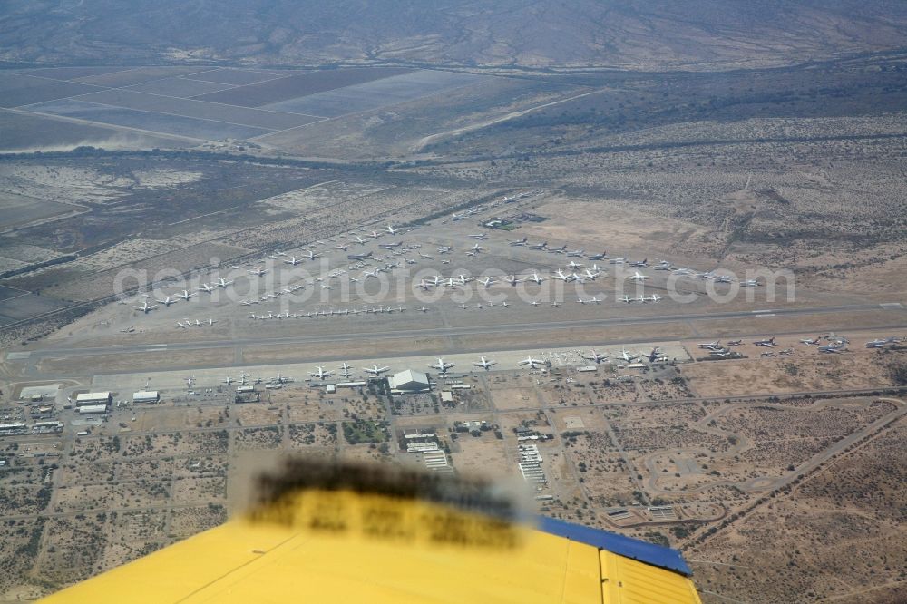 Marana from the bird's eye view: Pinal Airpark in Marana in Arizona in the United States (ICAO code: KMZJ) is boneyard for civil aircraft. In the dry desert climate, the airliners are parked, layed up and cannibalized