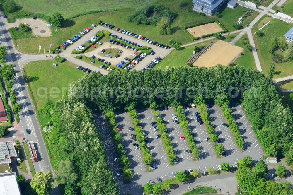 Schwerin from the bird's eye view: Automobile and automotive parking- area in Schwerin in the state Mecklenburg - Western Pomerania