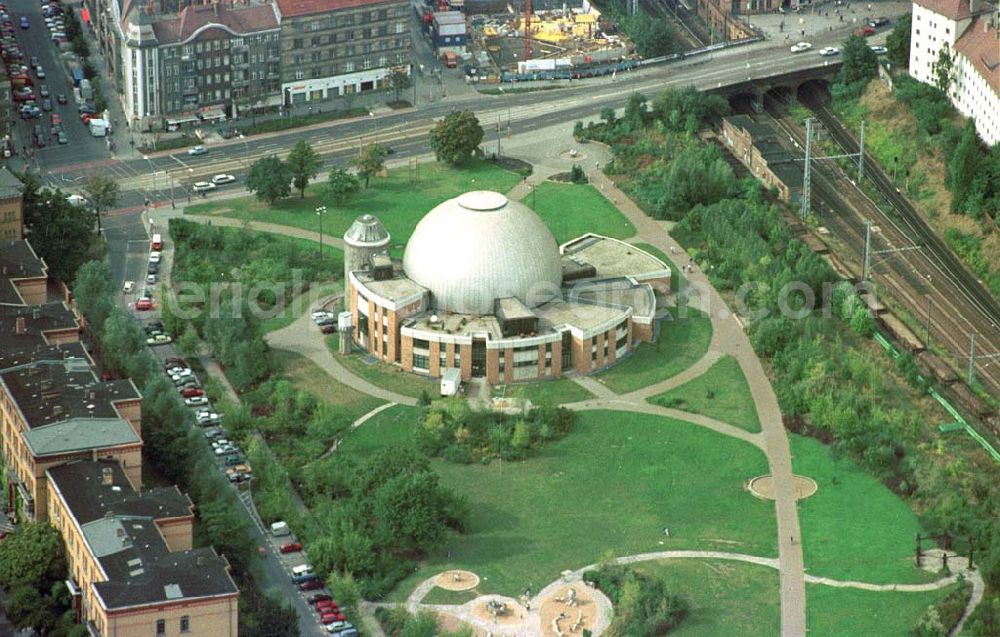 Berlin-Prenzlauer Berg from the bird's eye view: Planetarium Berlin-Prenzlauer-Berg (am Thälmannpark).