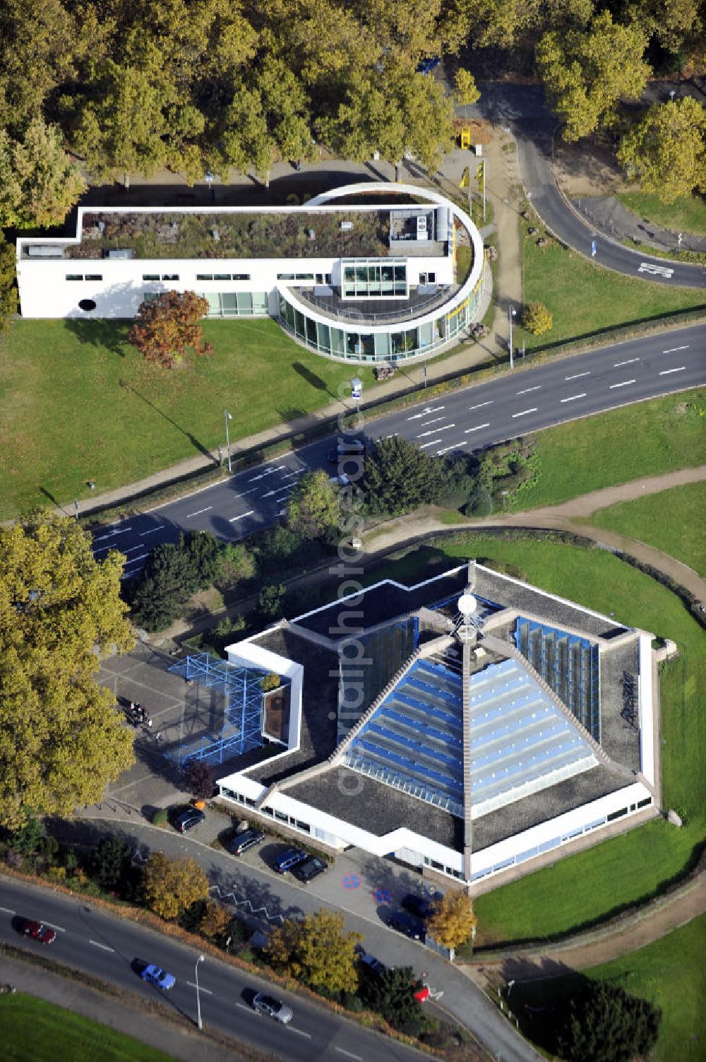 Aerial photograph Mannheim - Das Planetarium im Zentrum von Mannheim wurde 1984 eröffnent und bietet regelmäßige Vorführungen zum Thema Astronomie. The planetarium in the center of Mannheim was built in 1984 and offers regulary events for the topic of astronomy.