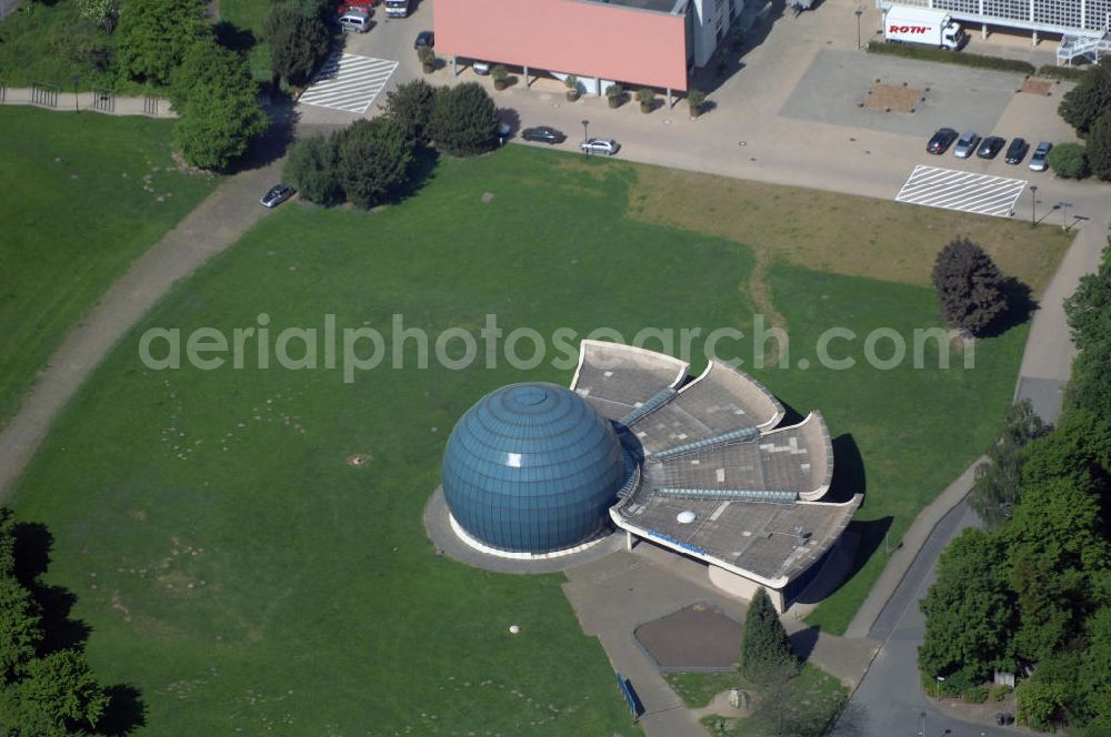 Aerial image Wolfsburg - Blick auf das Planetarium Wolfsburg in Niedersachsen. Ein Planetarium ist ein Gebäude in dem Bilder des Sternenhimmels mittels einem Projektor abgebildet werden und das Ganze unabhängig vom Wetter. Die Sternwarte wurde nach zweijähriger Bauzeit im Dezember 1983 eröffnet und bietet Platz für 147 Besucher. Kontakt: Planetarium Wolfsburg gGmbH, Uhlandweg 2, 38440 Wolfsburg, Tel. +49(0)5361 21 939, Fax +49(0)5361 21 272, Email: info@planetarium-wolfsburg.de