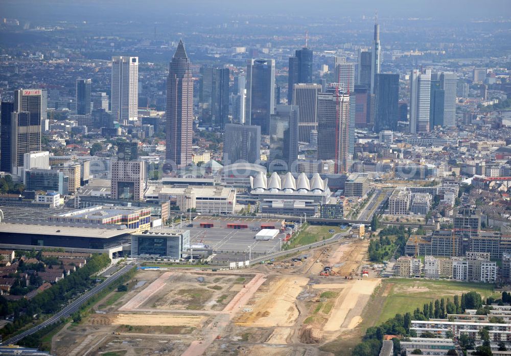 Frankfurt am Main from the bird's eye view: Planfläche Europaviertel West auf dem Gelände des ehemaligen Hauptgüterbahnhofs im Stadtteil Gallus neben dem Messegelände und nahe dem Bankenviertel. Auf dem Areal des Entwicklungsgebietes sollen um den Europagarten zwei Wohnquartiere, die Helenenhöfe und In den Stadtgärten, und zwei Mischquartiere, Boulevard Mitte und Boulevard West, entstehen. Europe's West Area Plan on the grounds of the former main freight depot in the Gallus district next to the fairgrounds and near the financial district in Frankfurt on the Main / Hesse.