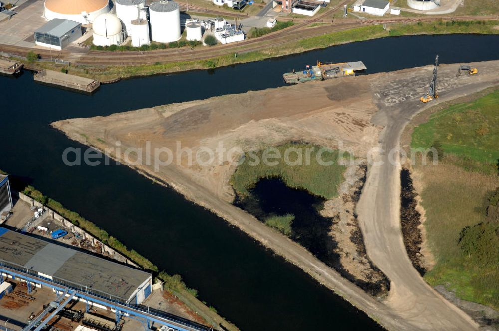 GENTHIN from above - Blick auf die Planfläche an der Mündung vom Elbe-Havel-Kanal zum Roßdorfer Altkanal. Ein Projekt des WSV: Wasserstraßen-Neubauamt Magdeburg, 39106 Magdeburg, Tel. +49(0)391 535-0, email: wna-magdeburg@wsv.bund.de