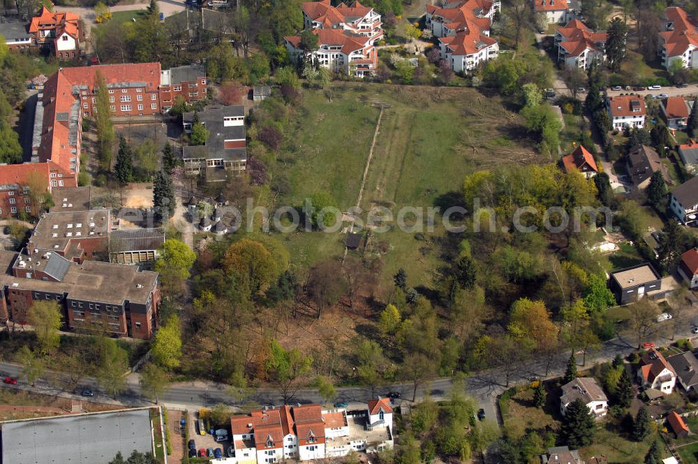 Aerial photograph Berlin - Blick auf die Planungs- und Baufläche für Einfamilienhäuser an der Frohnauer Strasse in 13467 Berlin - ein Projekt der CONCEPT BAU - PREMIER GmbH, Engeldamm 64b, 10179 Berlin, Tel.: 030.23 12 03 - 0.