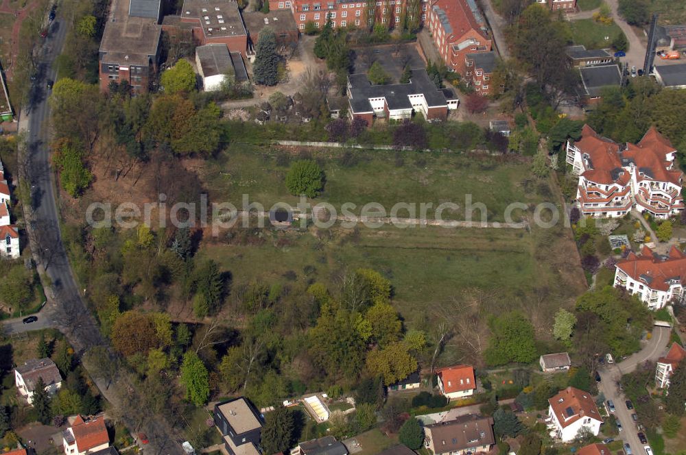 Aerial photograph Berlin - Blick auf die Planungs- und Baufläche für Einfamilienhäuser an der Frohnauer Strasse in 13467 Berlin - ein Projekt der CONCEPT BAU - PREMIER GmbH, Engeldamm 64b, 10179 Berlin, Tel.: 030.23 12 03 - 0.