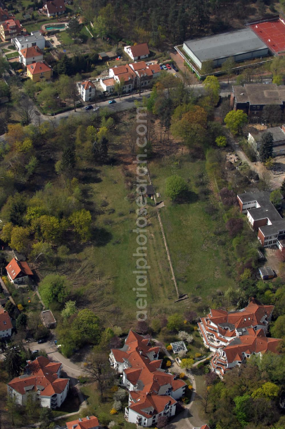 Aerial image Berlin - Blick auf die Planungs- und Baufläche für Einfamilienhäuser an der Frohnauer Strasse in 13467 Berlin - ein Projekt der CONCEPT BAU - PREMIER GmbH, Engeldamm 64b, 10179 Berlin, Tel.: 030.23 12 03 - 0.